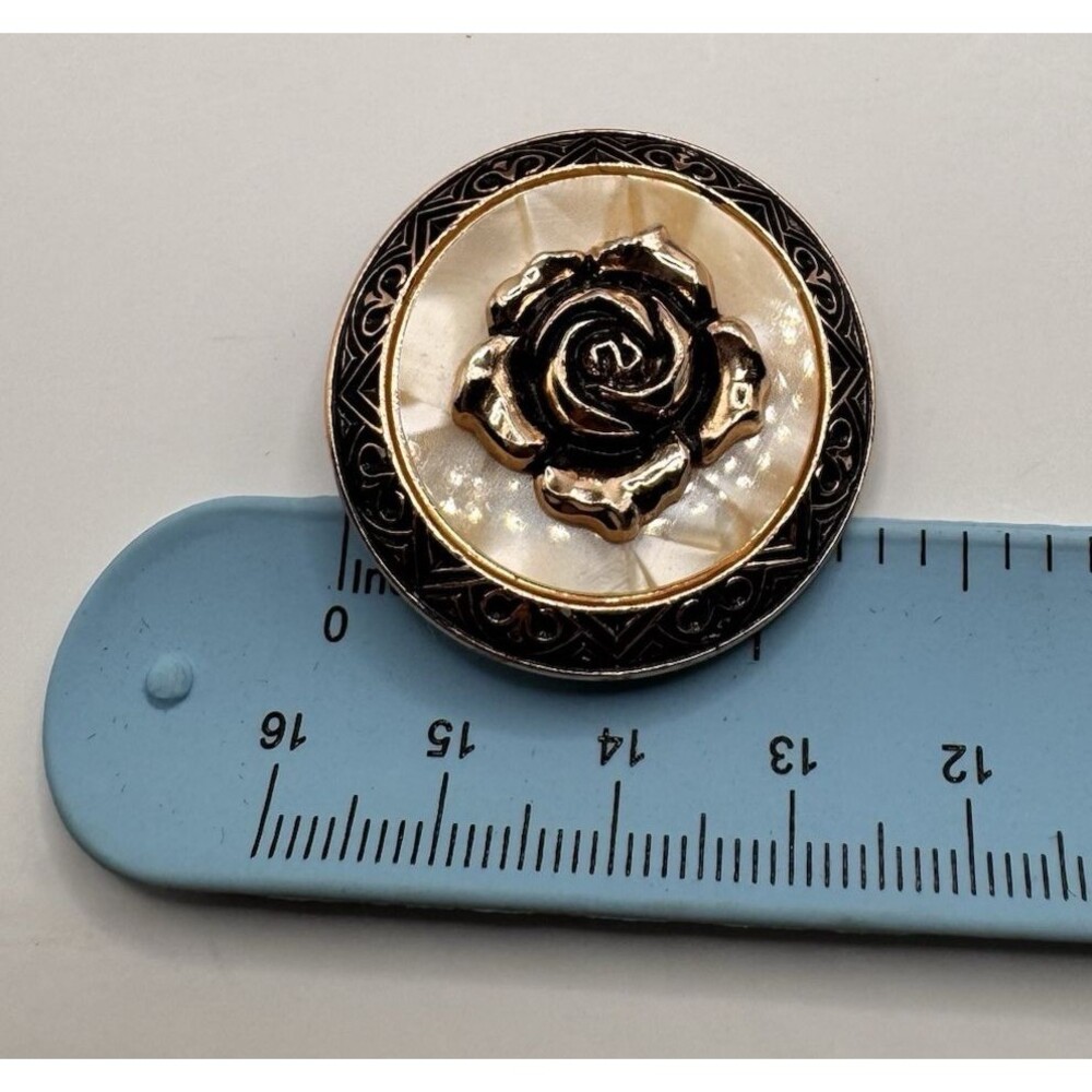 Vintage Rose Scarf Clip – Gold Tone Flower on Faux Mother of Pearl Round Brooch - Picture 4 of 6